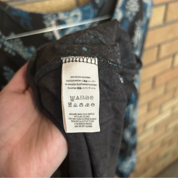 Free People Speak Easy Bell Sleeve Floral V Neck Tunic Top Women’s Size M - Picture 5 of 8